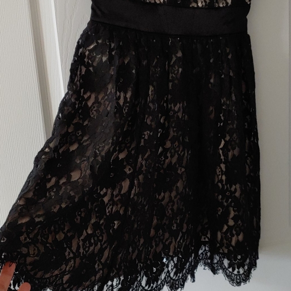 Bebe satin and lace dress - Picture 7 of 13